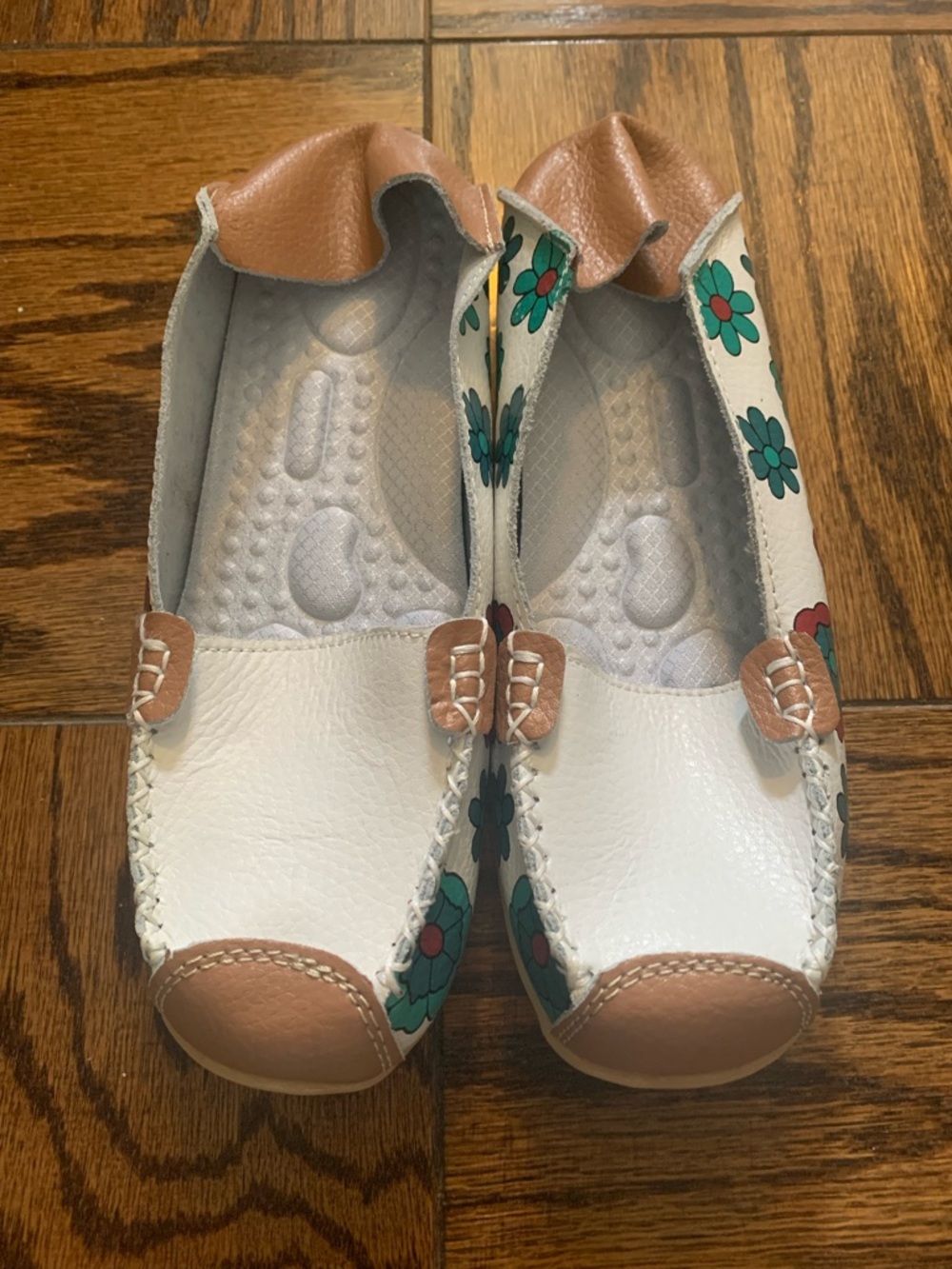 Soft Genuine Leather Women’s White Floral Slip-On Driving Loafers - Size 6.5(US)